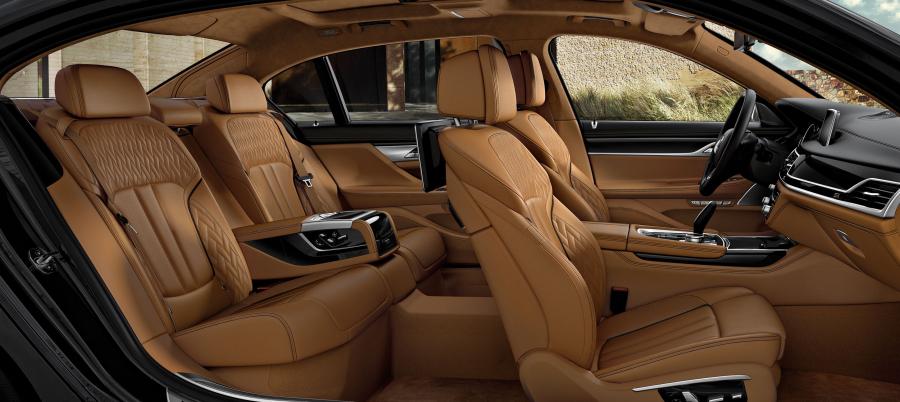  BMW 750iL Celebration Edition Competition 2016 года  (фото 5 из 6)